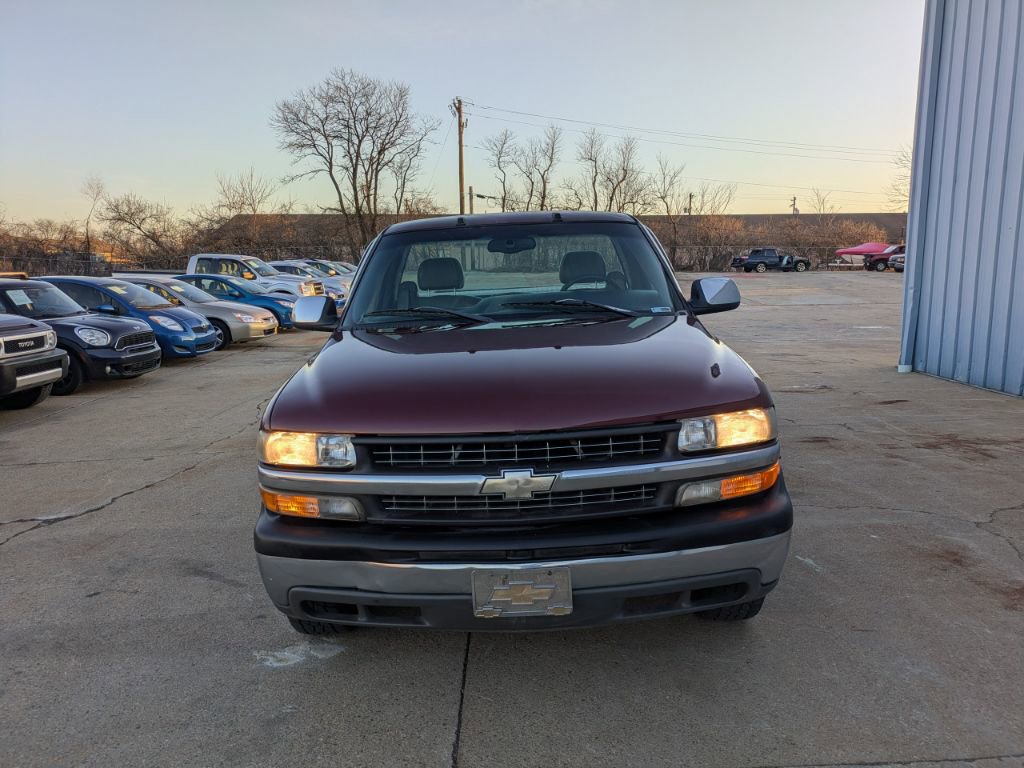 Used 2000 Chevrolet Silverado 1500 LS w/ Firm Ride Suspension Pkg image 2