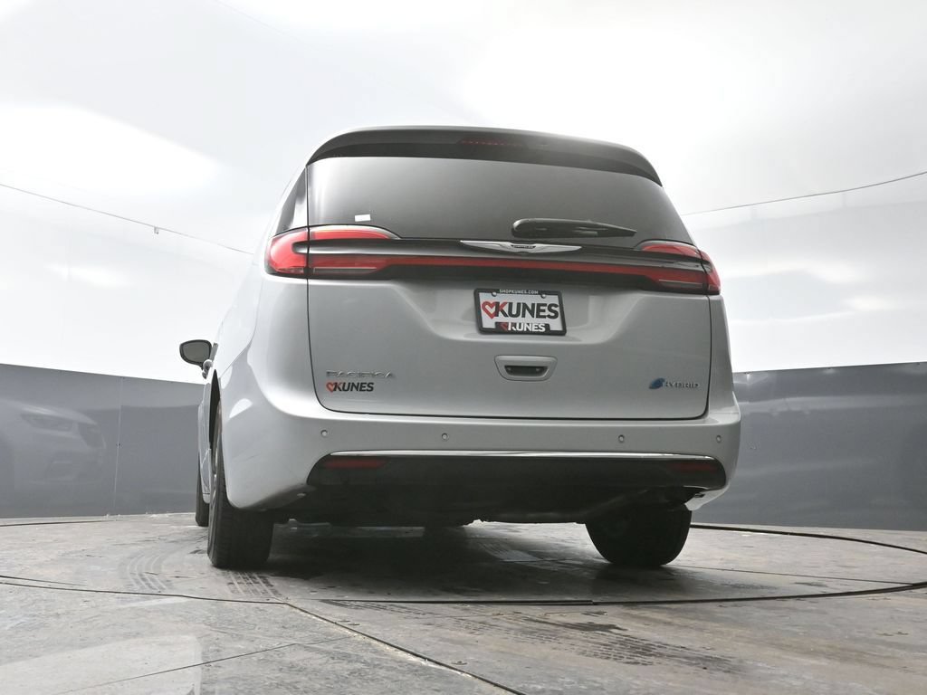 Used 2024 Chrysler Pacifica Limited FWD image 55
