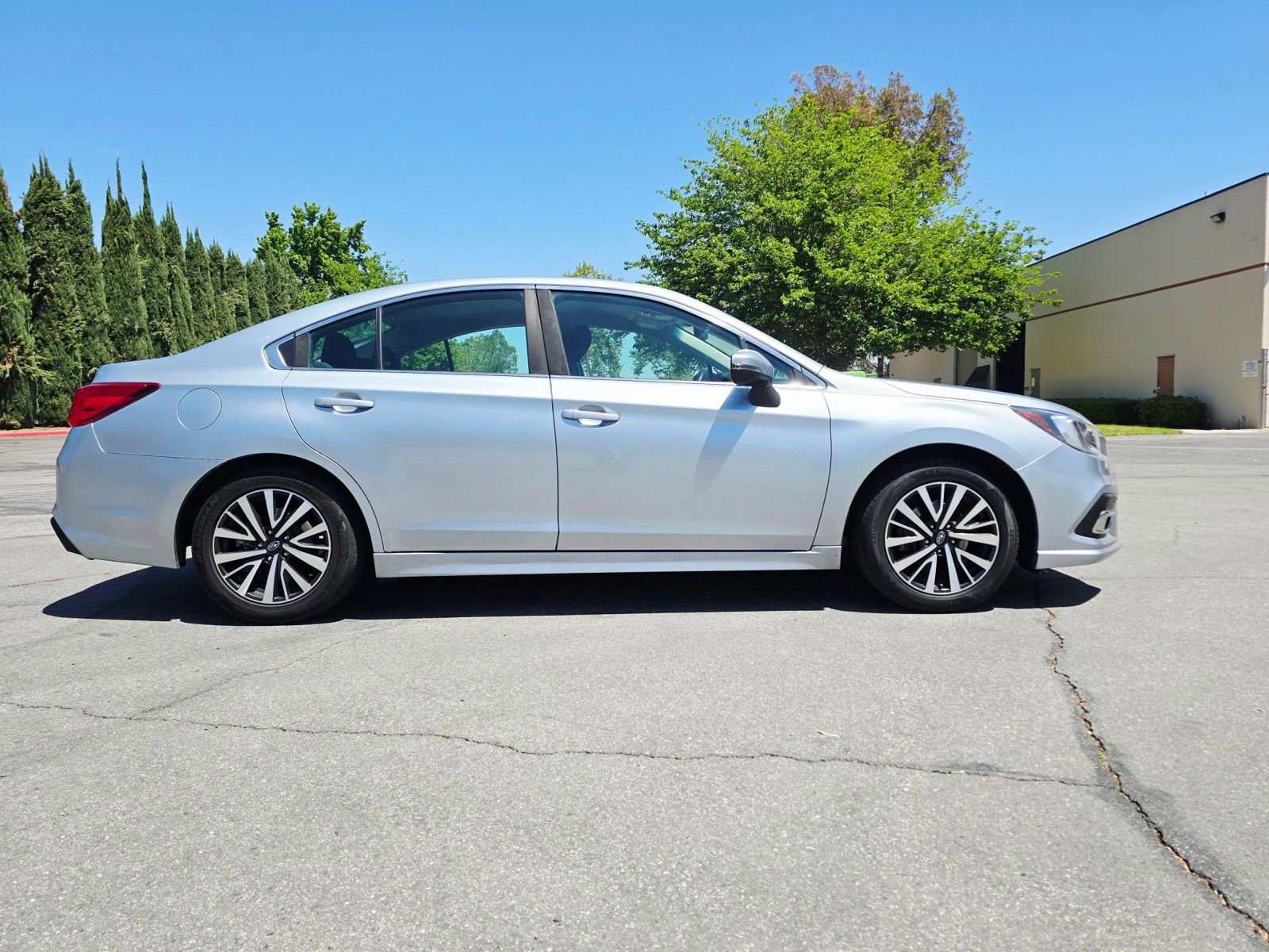 Used 2018 Subaru Legacy 2.5i Premium w/ Eyesight & BSD & Rcta & HBA AWD/4WD image 2