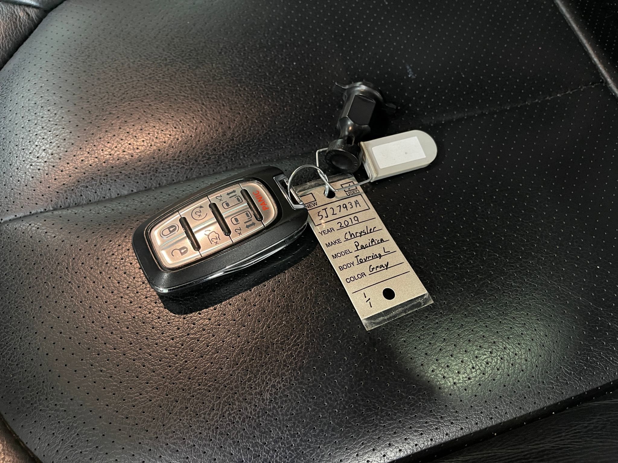 Used 2019 Chrysler Pacifica Touring-L Plus w/ Advanced Safetytec Group FWD image 39