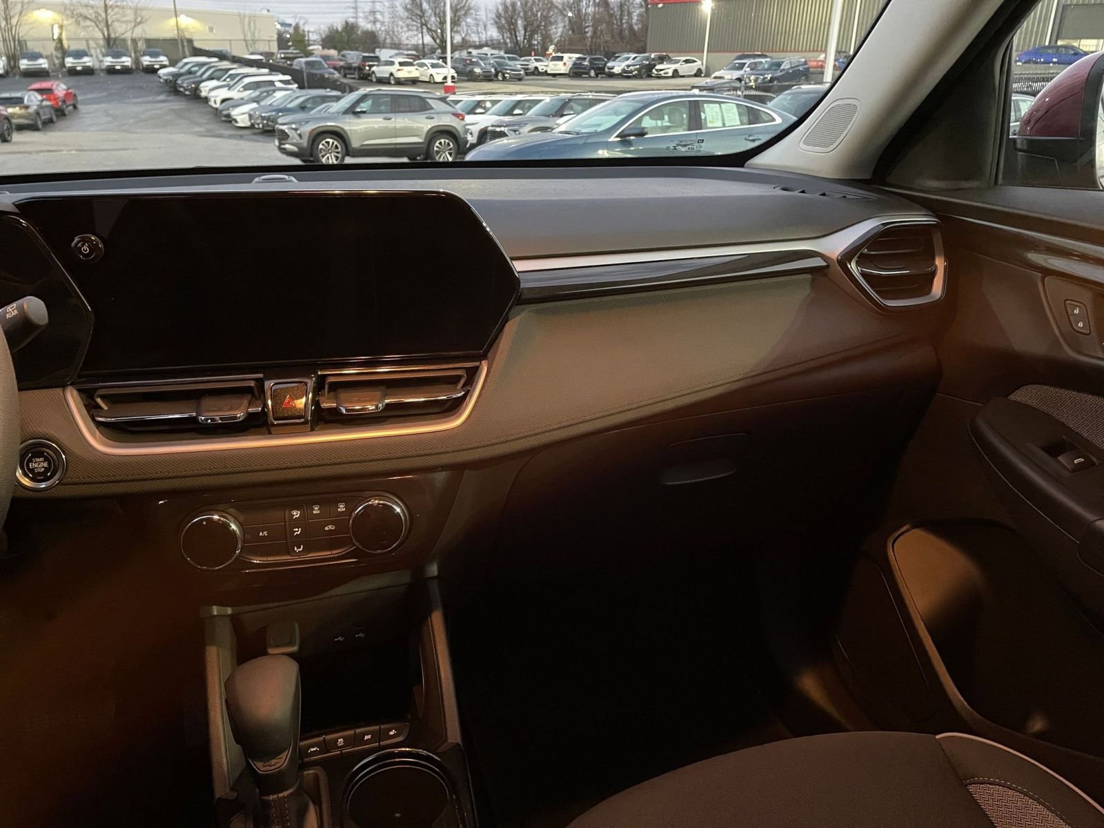 Used 2025 Chevrolet TrailBlazer LT image 33