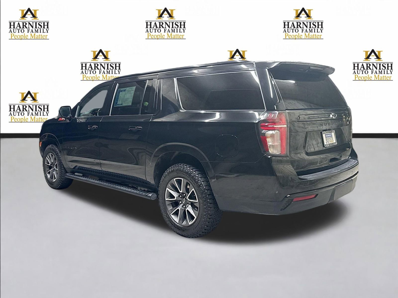 Used 2023 Chevrolet Suburban Z71 w/ Luxury Package image 9