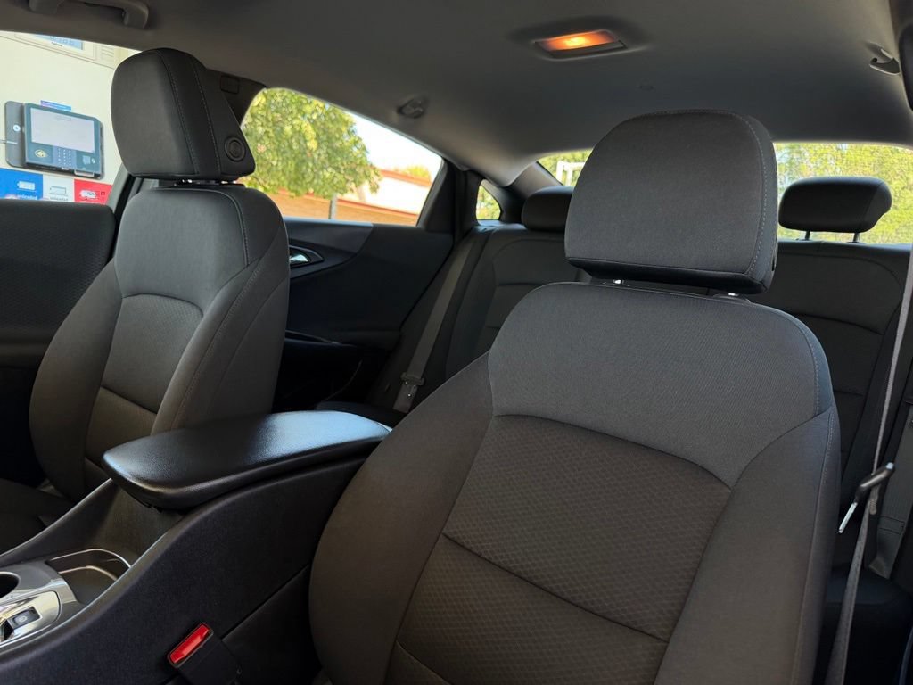 Used 2025 Chevrolet Malibu RS FWD image 15