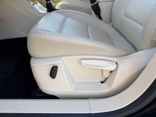 Used 2016 Volkswagen Tiguan S image 9