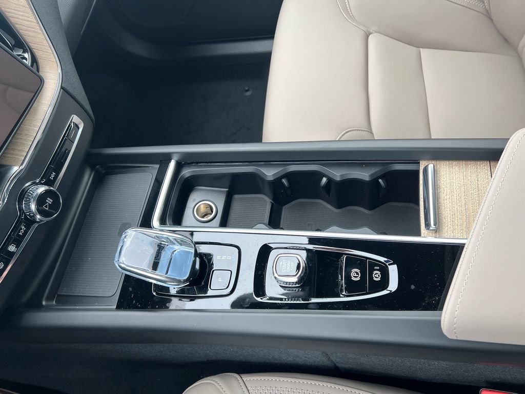 New 2026 Volvo XC60 B5 Plus w/ Protection Package Premier AWD/4WD image 15