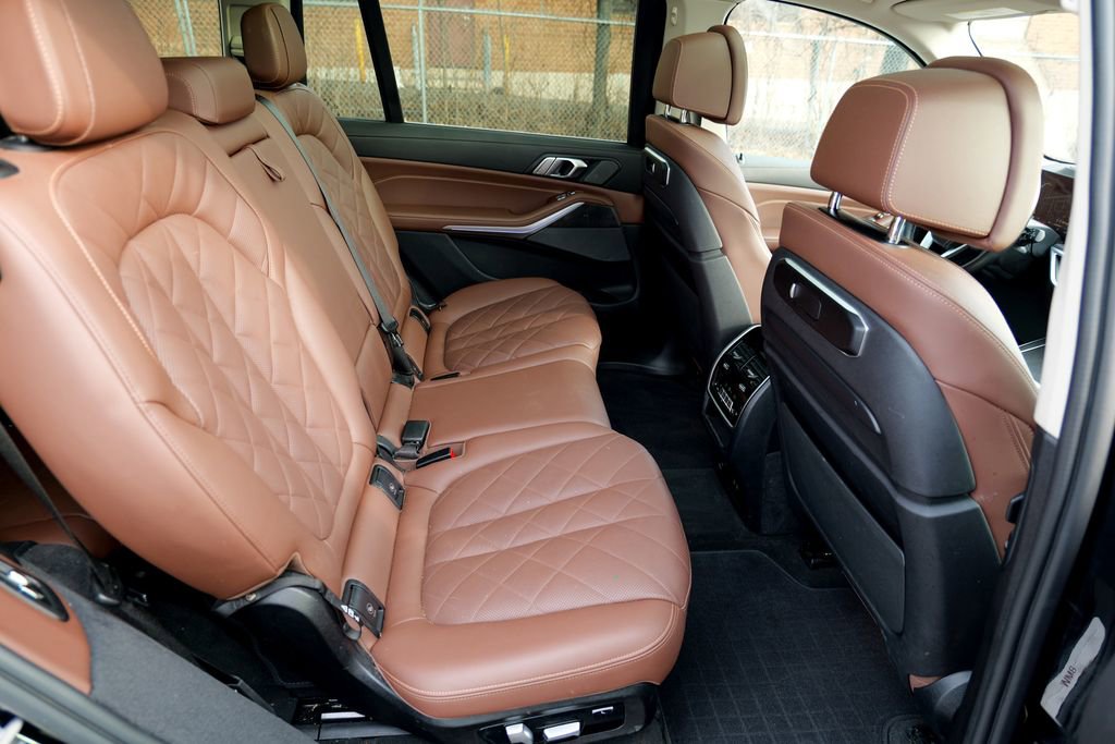 Used 2023 BMW X7 xDrive40i w/ Premium Package image 34