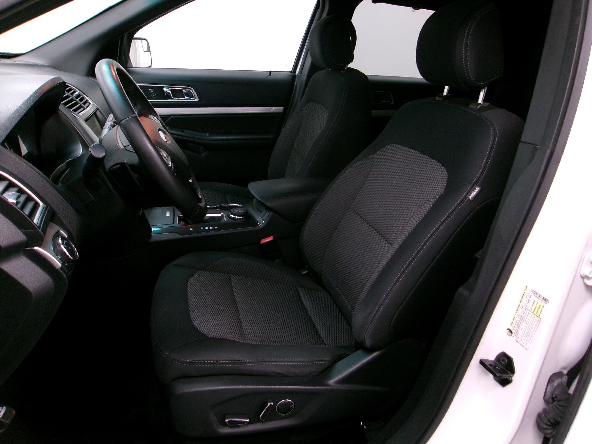 Used 2016 Ford Explorer XLT w/ Equipment Group 201A image 8