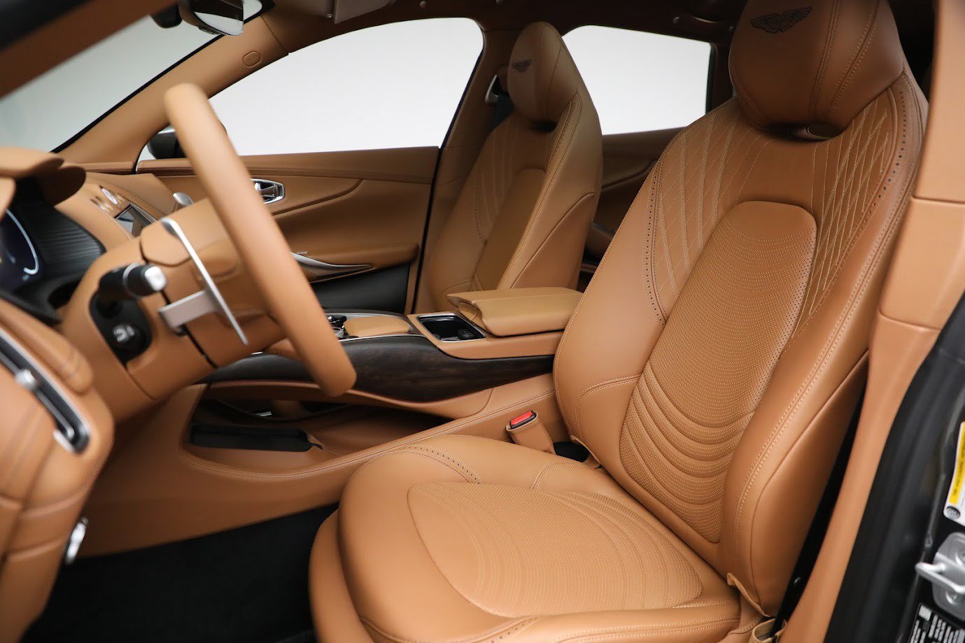 Used 2024 Aston Martin DBX AWD/4WD image 15