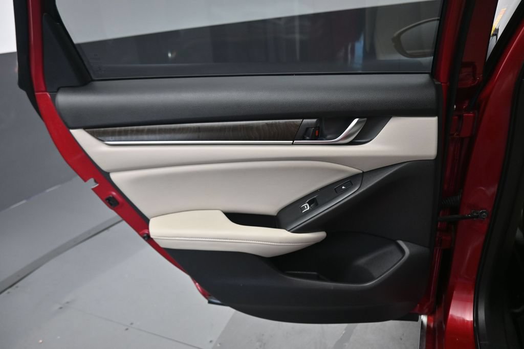 Used 2018 Honda Accord Touring image 33