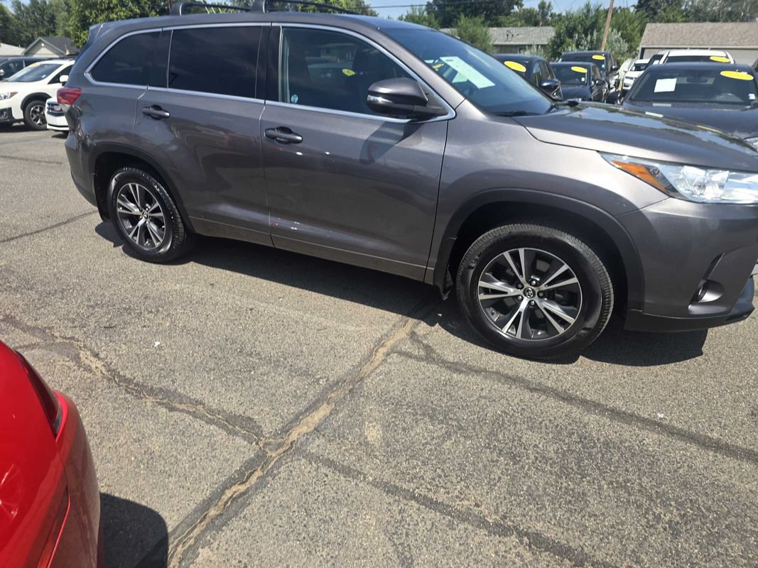 Used 2017 Toyota Highlander LE AWD/4WD image 8
