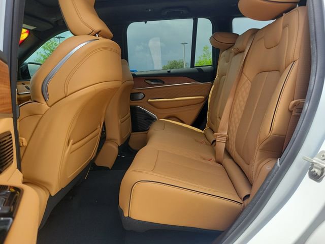 Used 2024 Jeep Grand Cherokee Summit AWD/4WD image 11