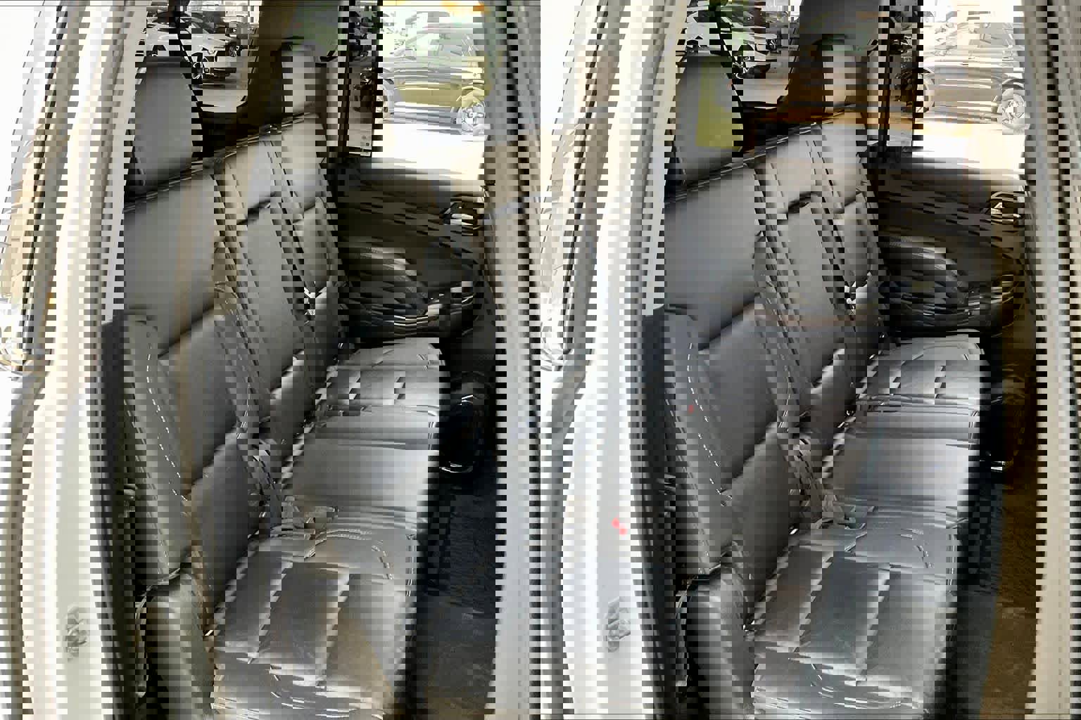 Used 2018 Chevrolet Suburban LT image 19