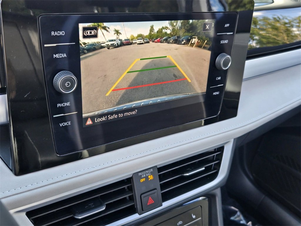 Certified 2025 Volkswagen Taos SE w/ Panoramic Sunroof Package image 24