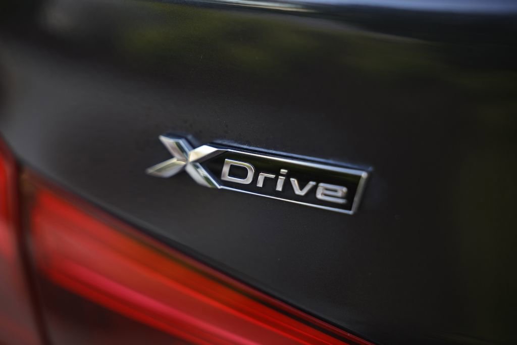 Used 2020 BMW 540i xDrive w/ Premium Package image 10