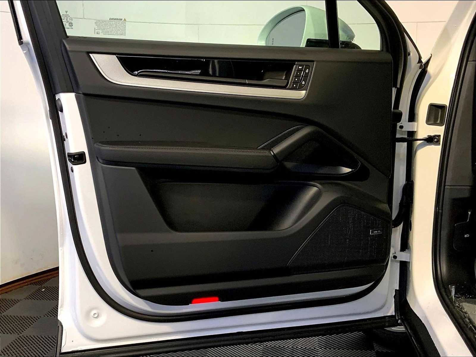 New 2026 Porsche Cayenne image 20