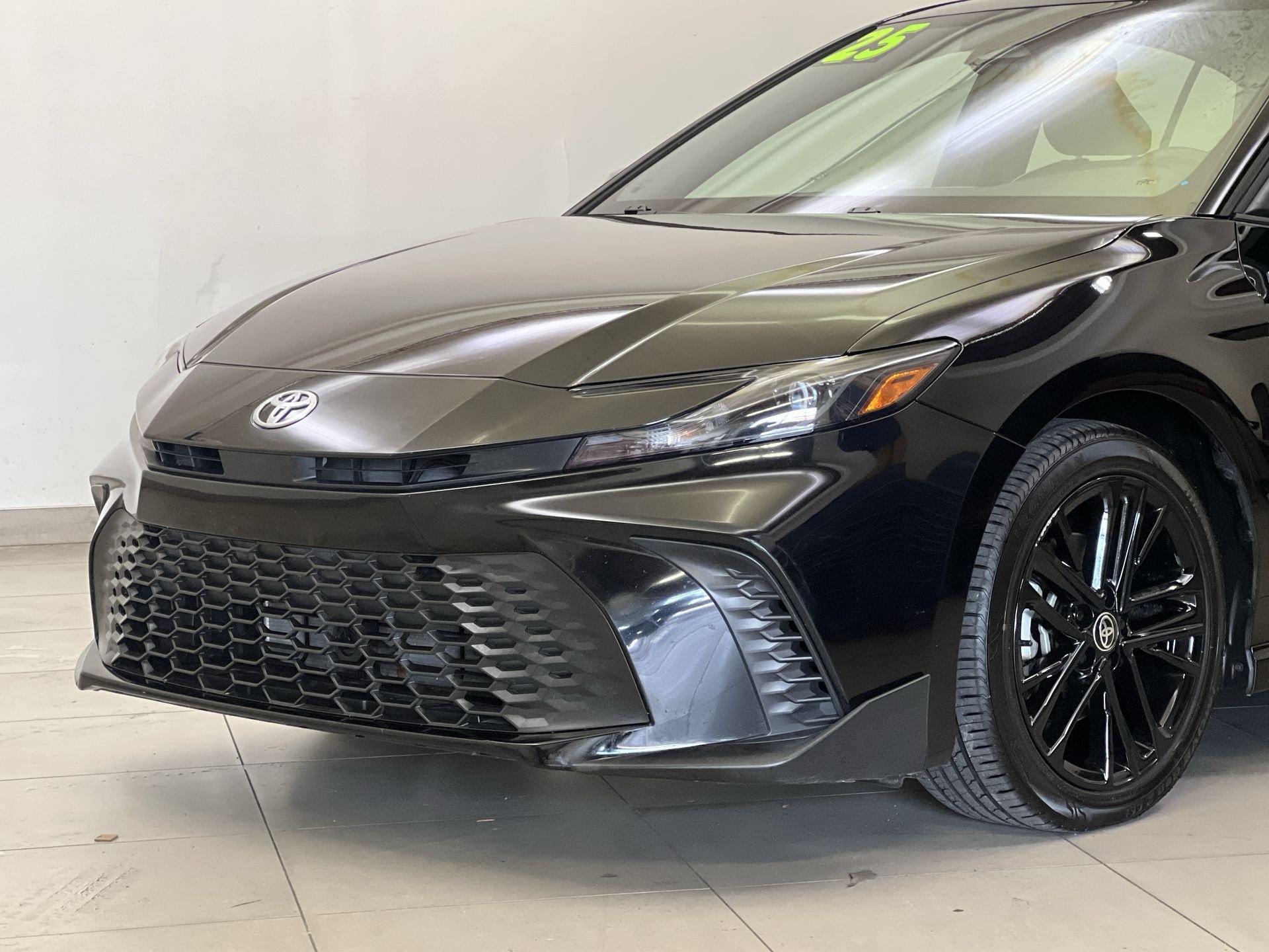Used 2025 Toyota Camry SE FWD image 27