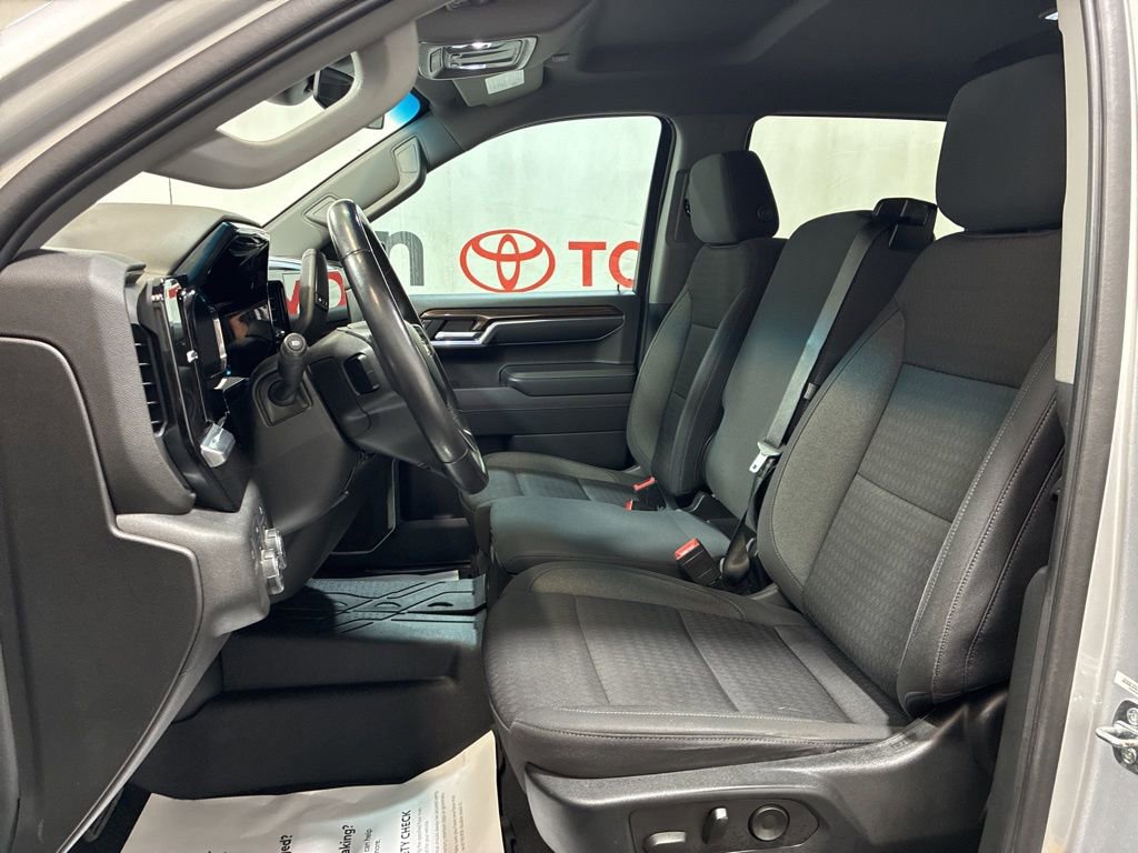 Used 2022 Chevrolet Silverado 1500 LT AWD/4WD image 23