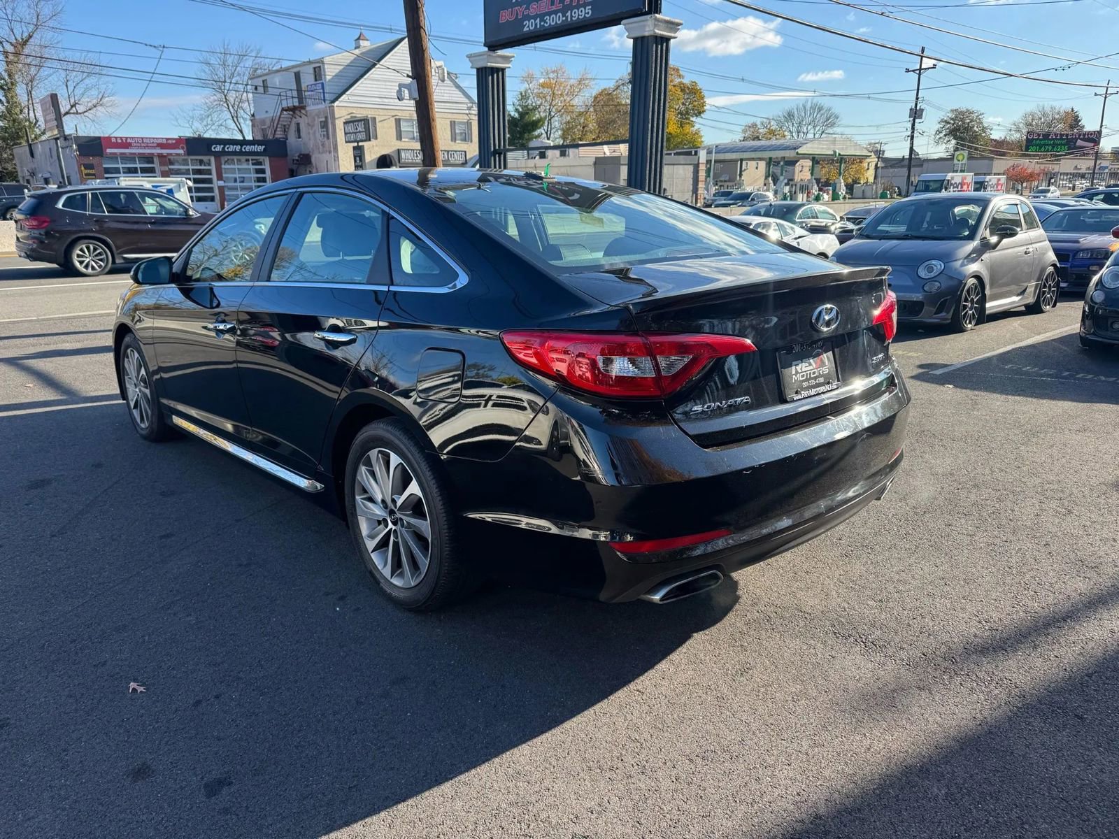Used 2015 Hyundai Sonata Sport w/ Option Group 03 FWD image 3