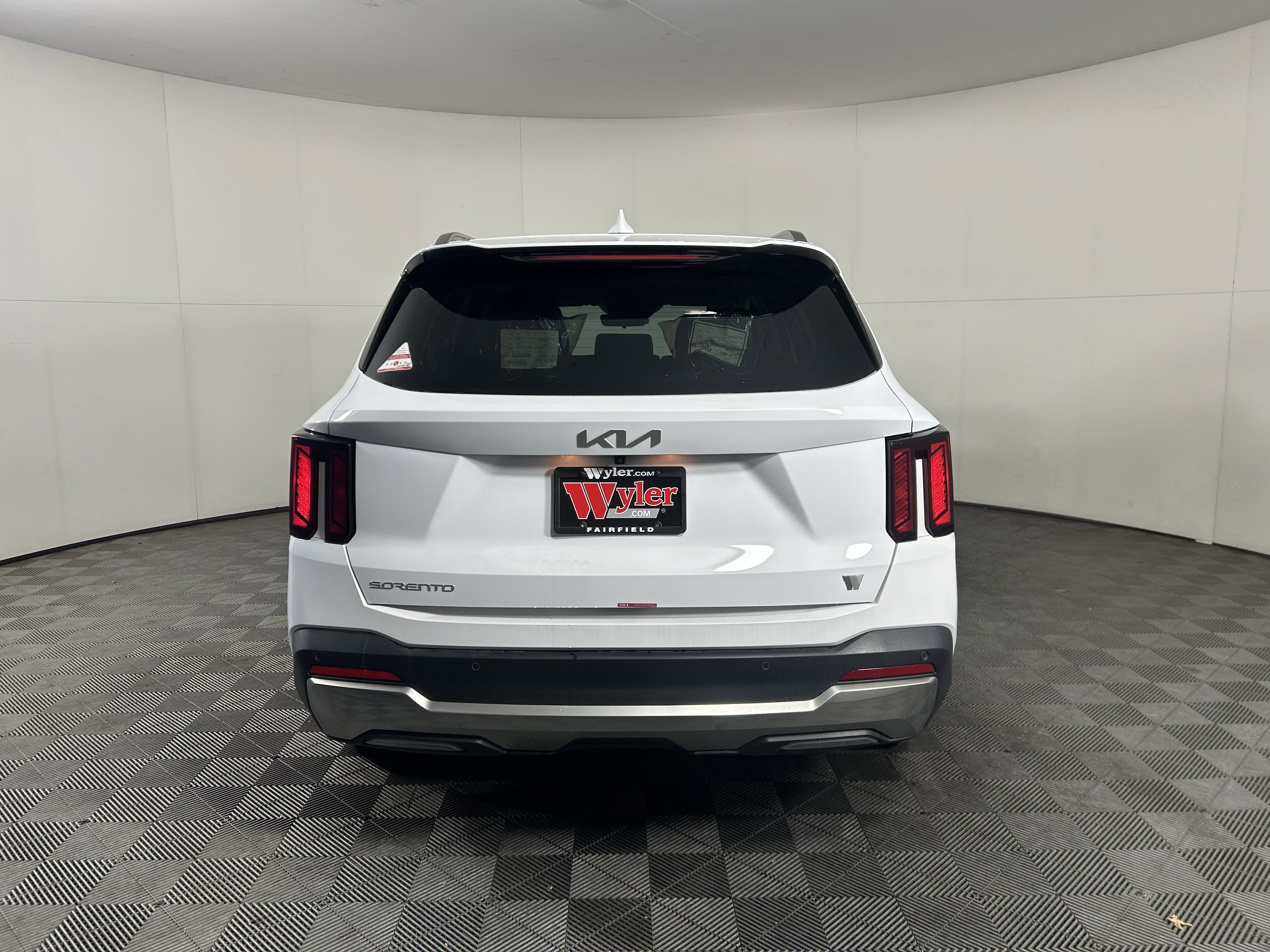 Used 2025 Kia Sorento S image 16
