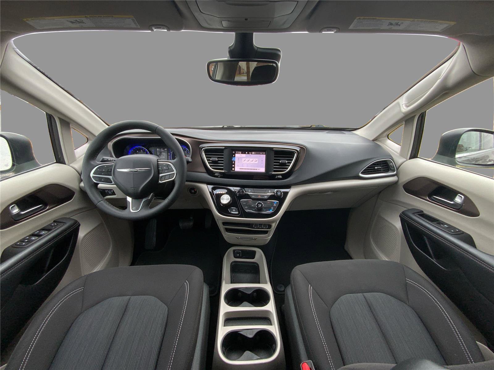 Used 2023 Chrysler Voyager LX image 22