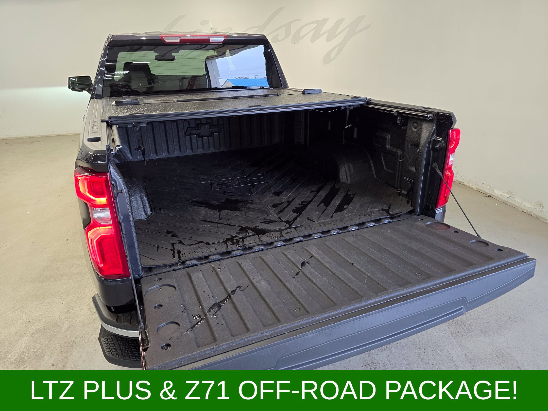 Used 2022 Chevrolet Silverado 1500 LTZ w/ Z71 Off-Road Package AWD/4WD image 9