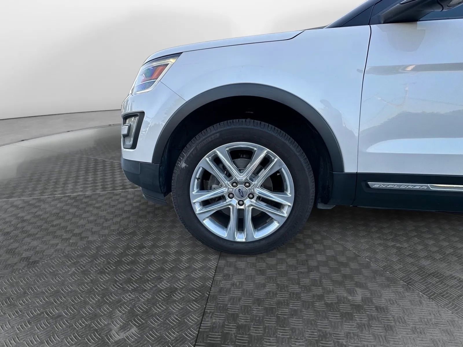 Used 2017 Ford Explorer XLT w/ Equipment Group 202A image 20