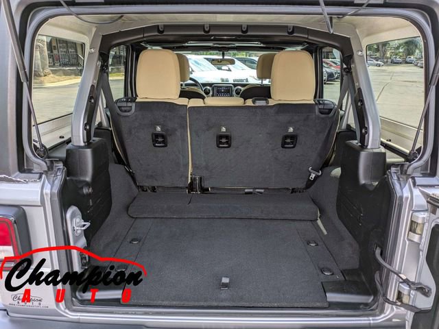 Used 2018 Jeep Wrangler Unlimited Sahara AWD/4WD image 15