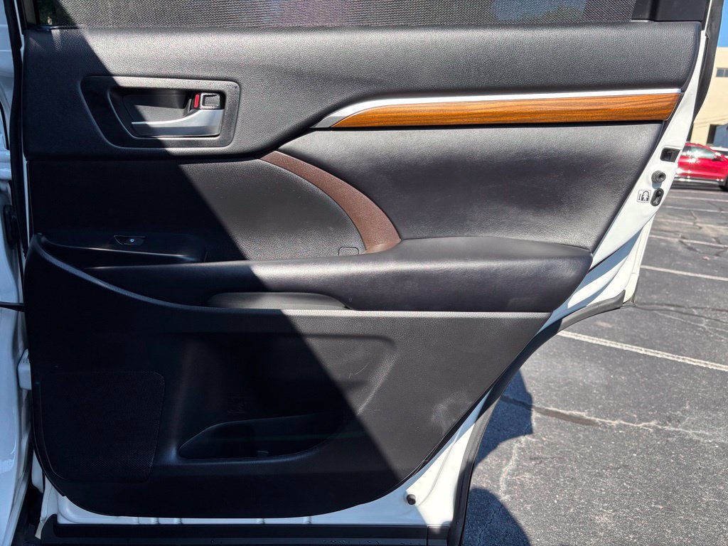 Used 2019 Toyota Highlander Limited FWD image 25