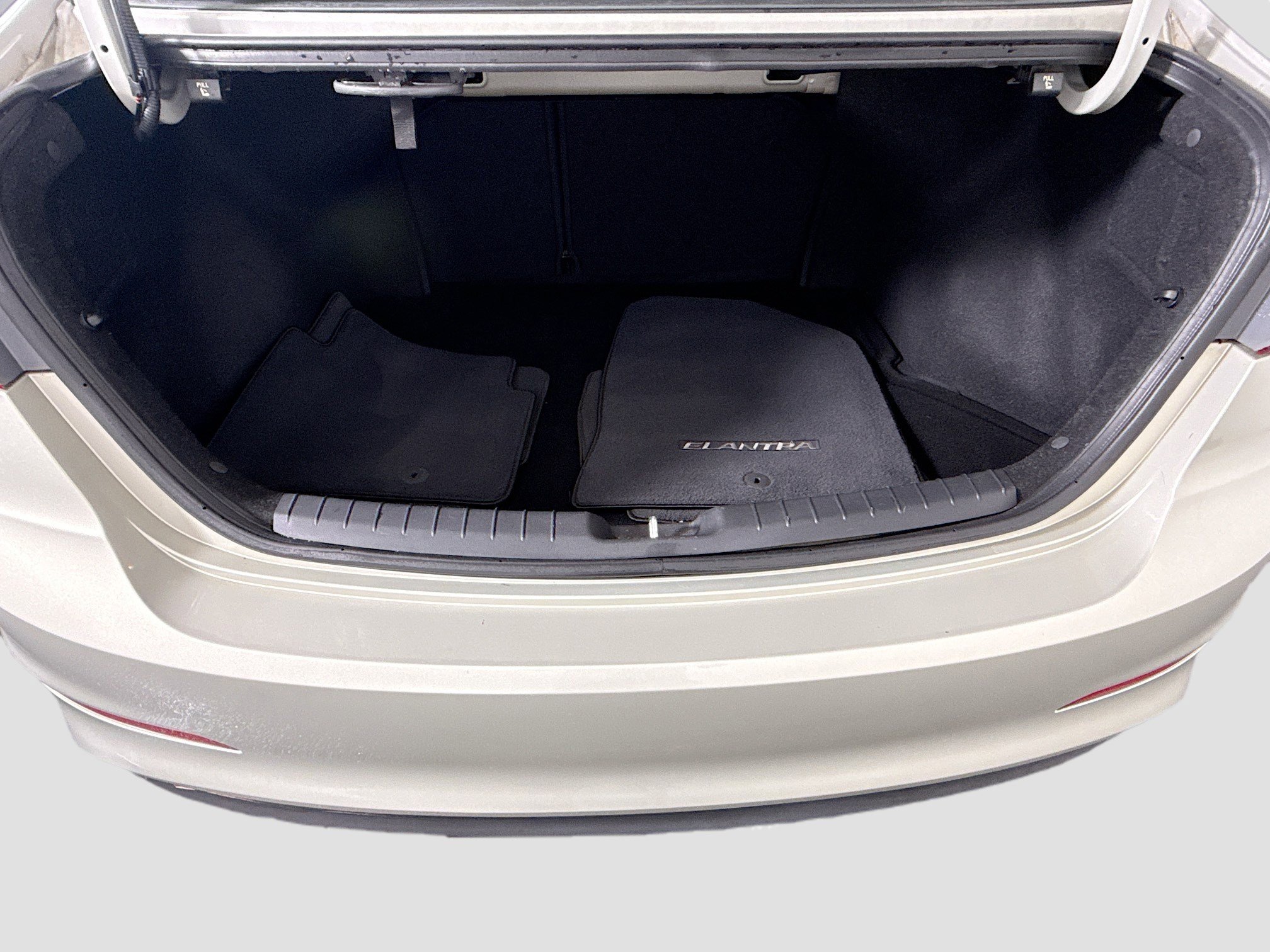 Used 2017 Hyundai Elantra SE image 34