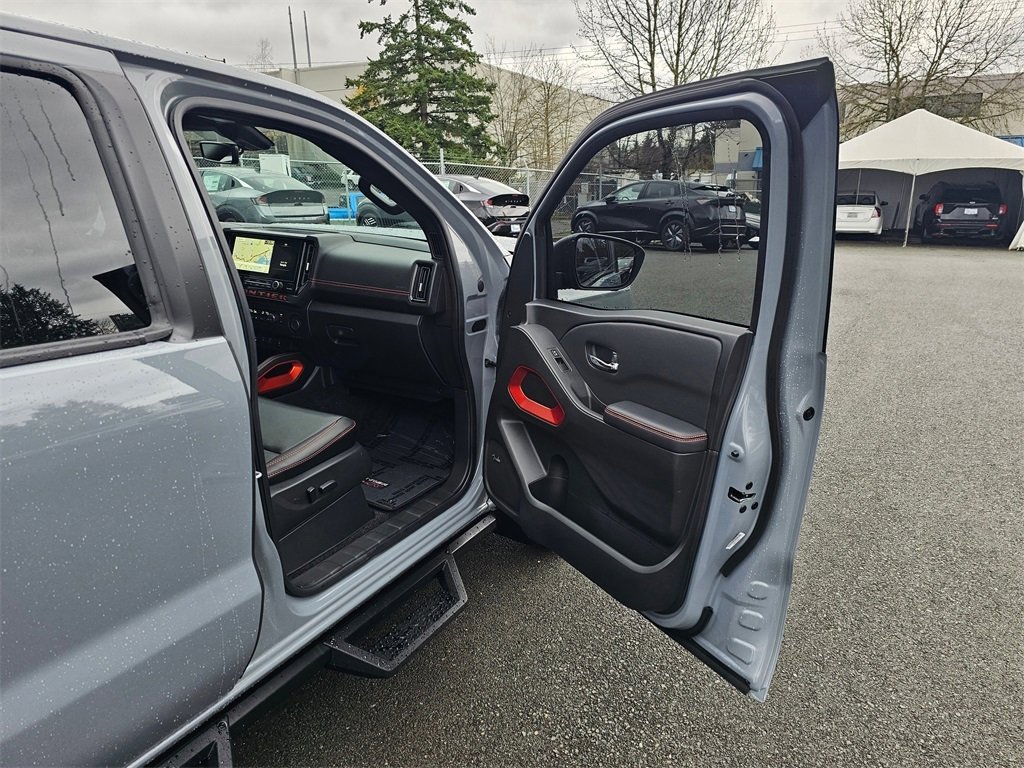 Used 2025 Nissan Frontier PRO-4X w/ Pro Premium Package image 30