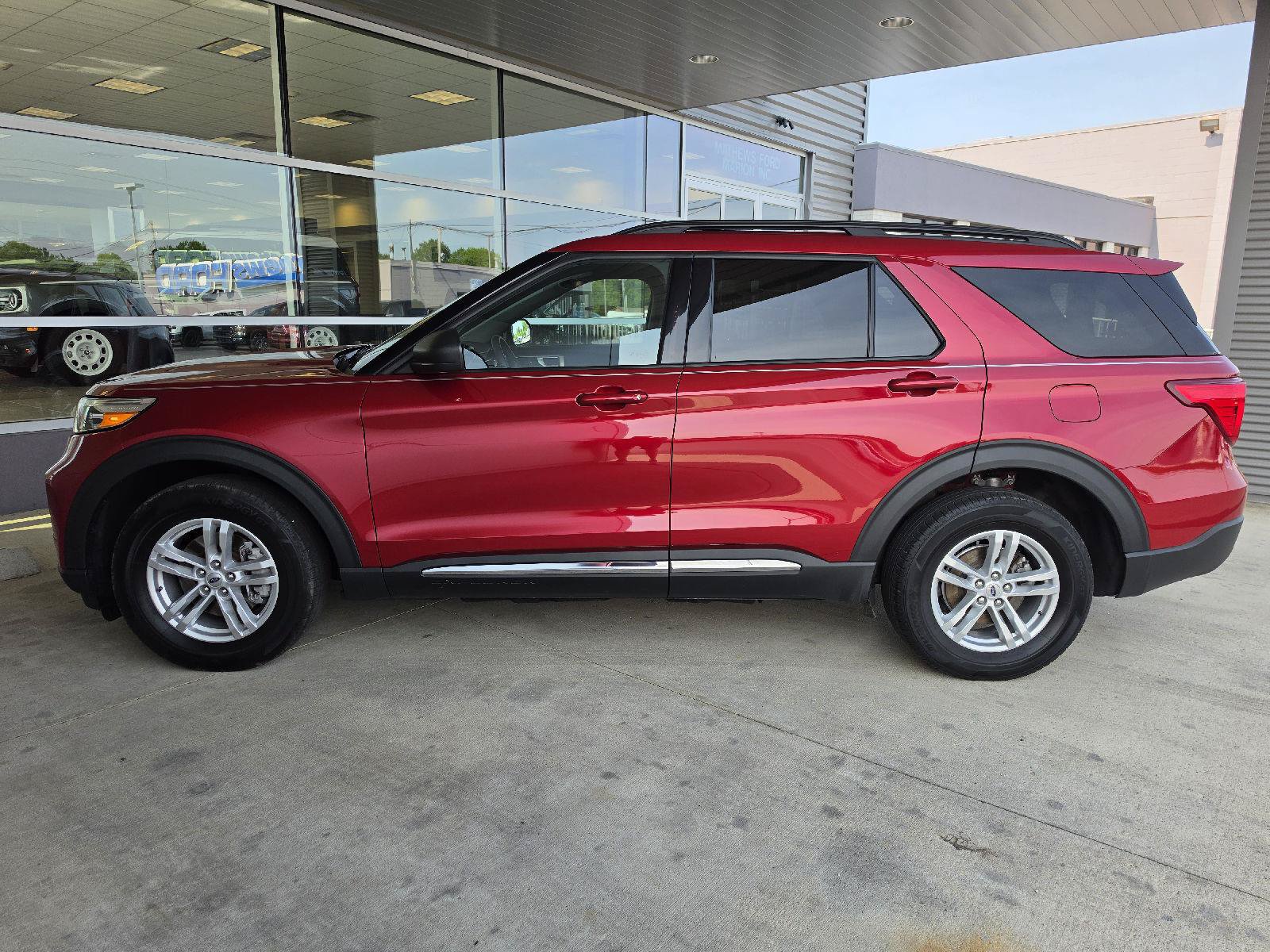 Used 2023 Ford Explorer XLT w/ Equipment Group 202A AWD/4WD image 2