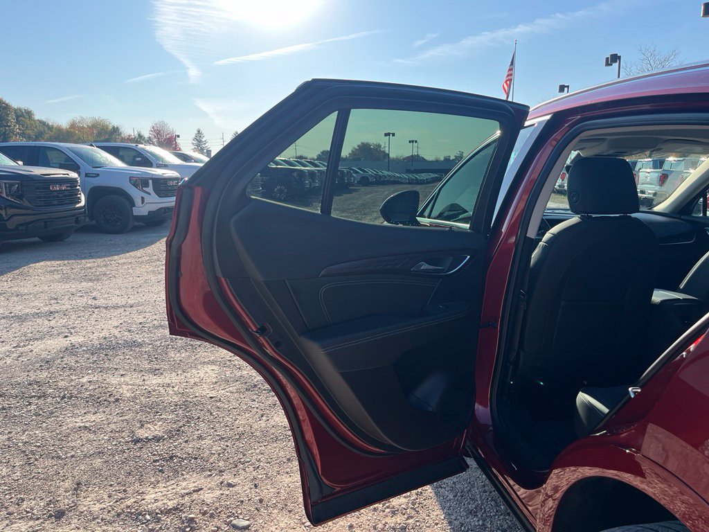 Used 2023 Buick Envision Avenir AWD/4WD image 28
