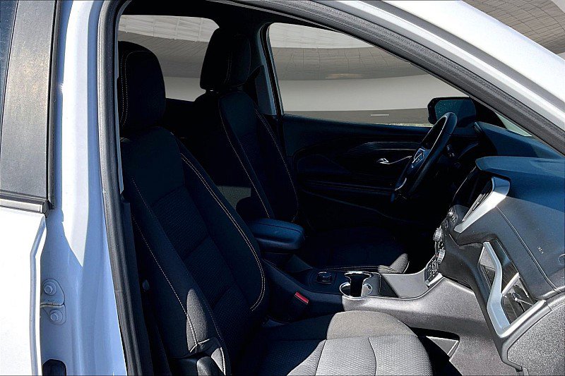 Used 2024 GMC Terrain SLE image 14