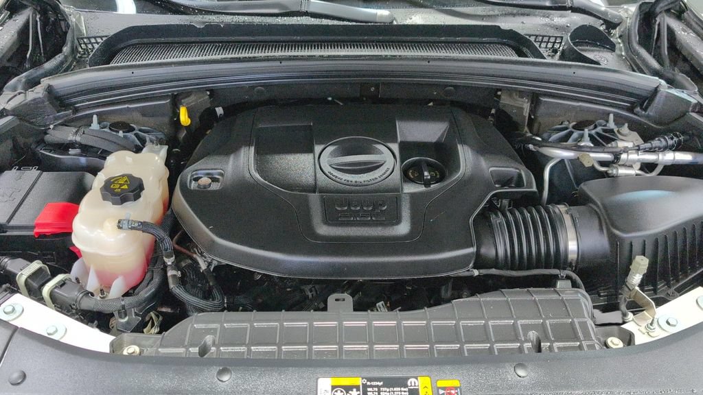Used 2024 Jeep Grand Cherokee L Laredo AWD/4WD image 27
