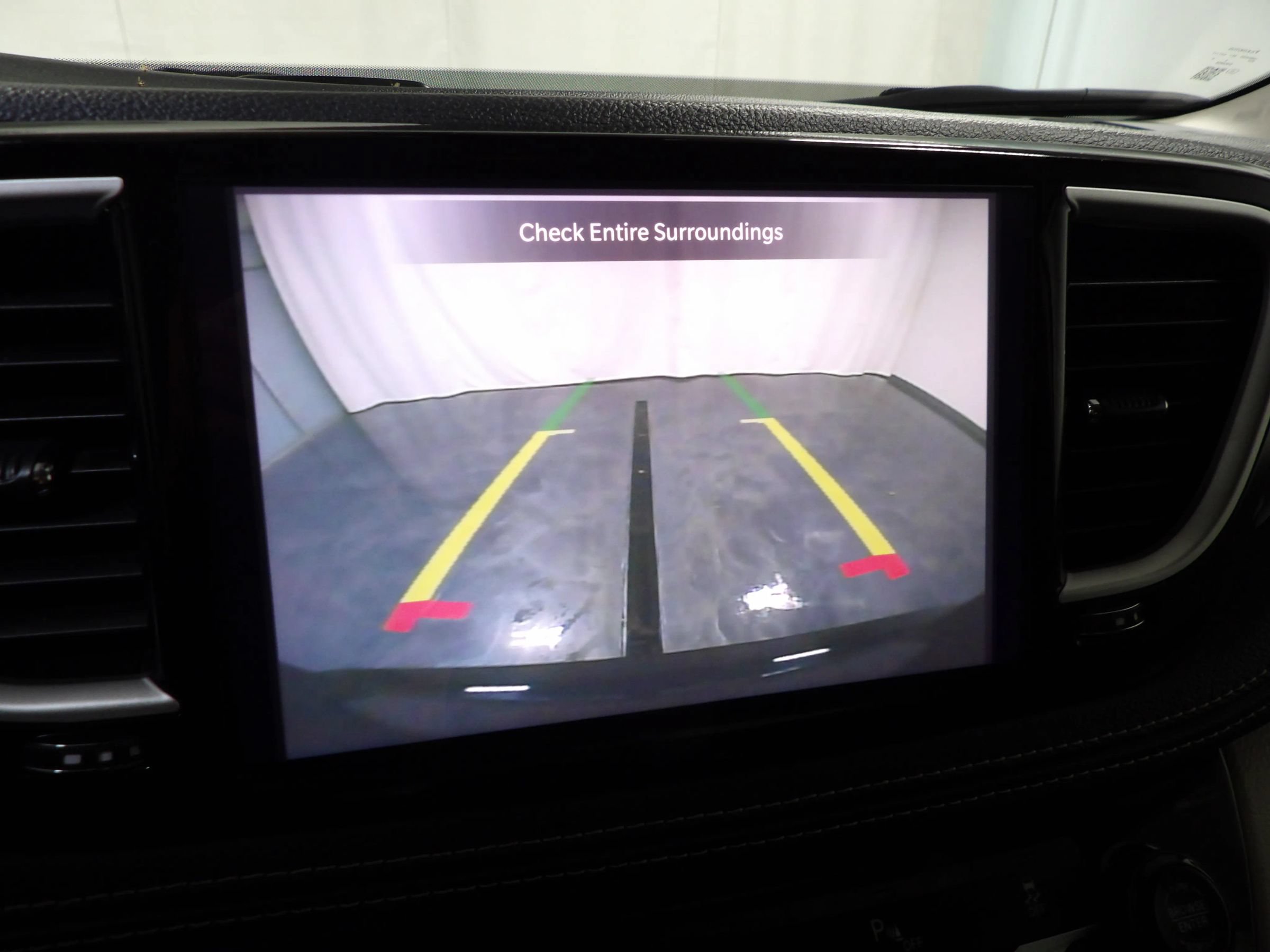Used 2024 Chrysler Pacifica Limited FWD image 23