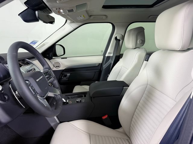 Certified 2025 Land Rover Discovery Dynamic SE AWD/4WD image 5
