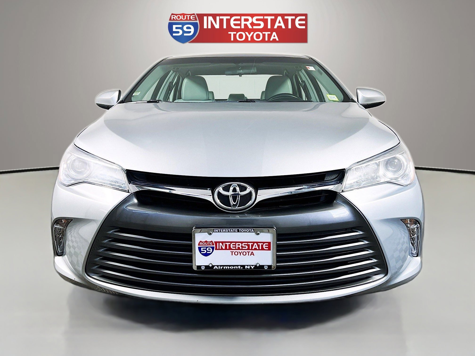 Used 2017 Toyota Camry XLE FWD image 2