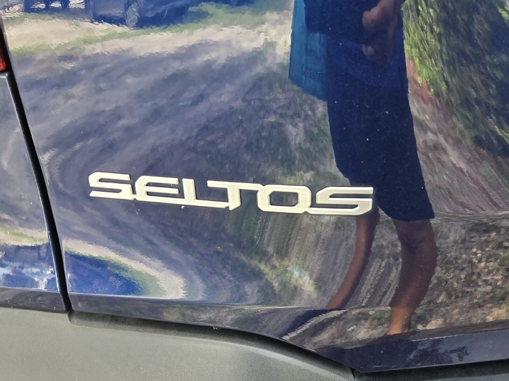 Used 2025 Kia Seltos EX w/ EX Sunroof Package FWD image 10