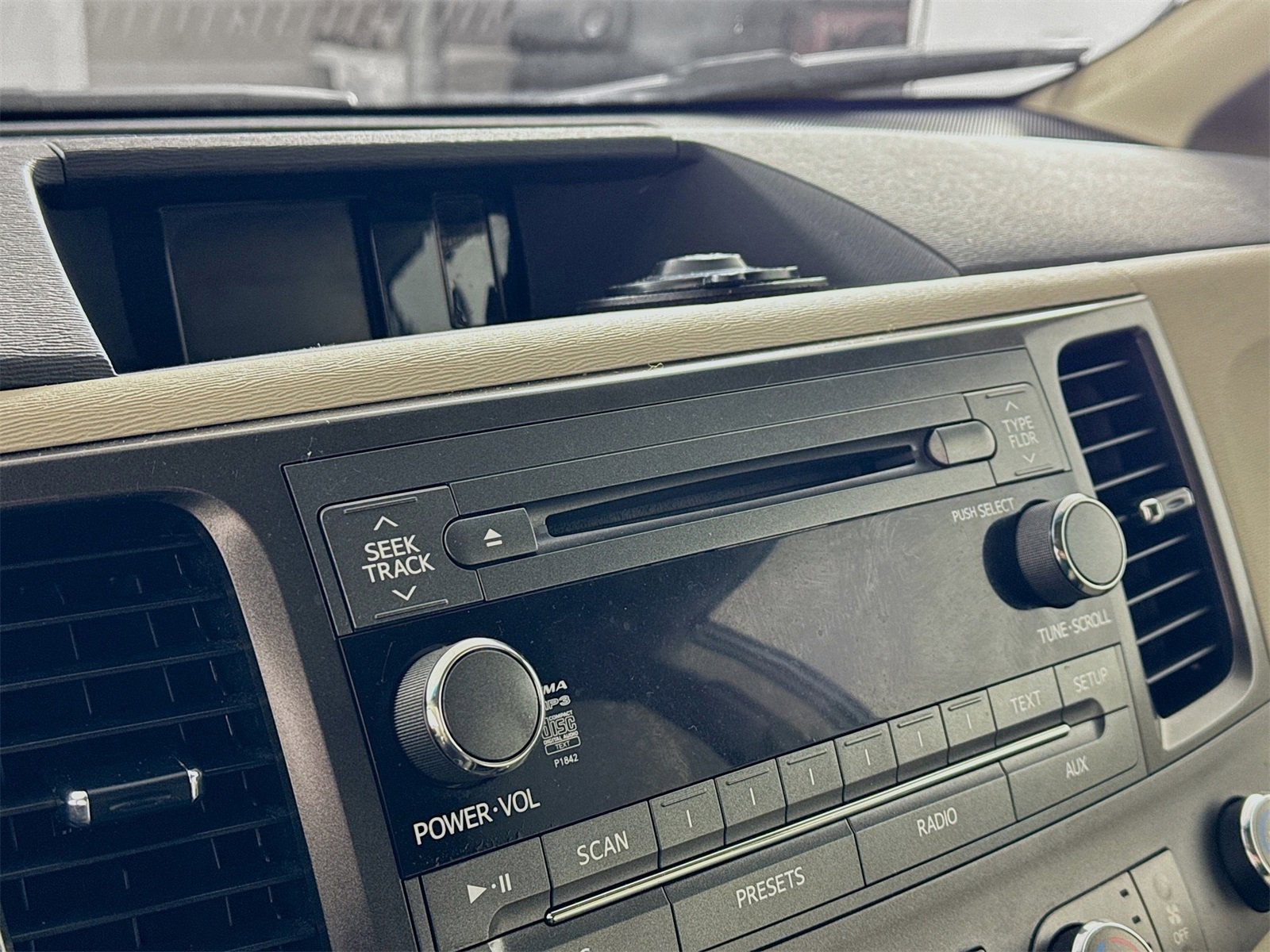 Used 2011 Toyota Sienna LE image 9