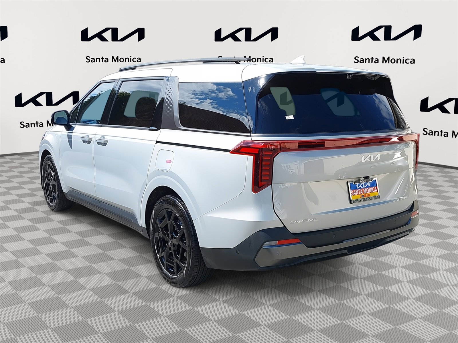 Certified 2025 Kia Carnival SX Prestige image 7