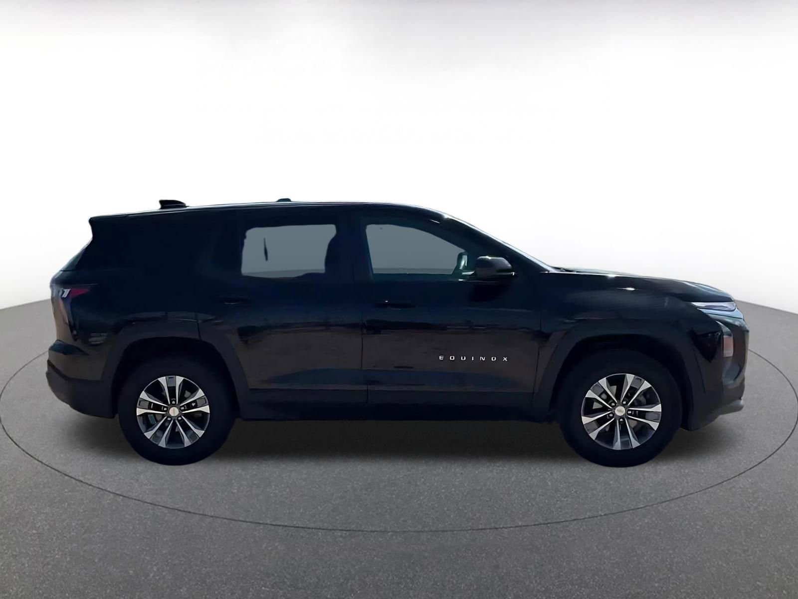 Used 2025 Chevrolet Equinox LT AWD/4WD image 13