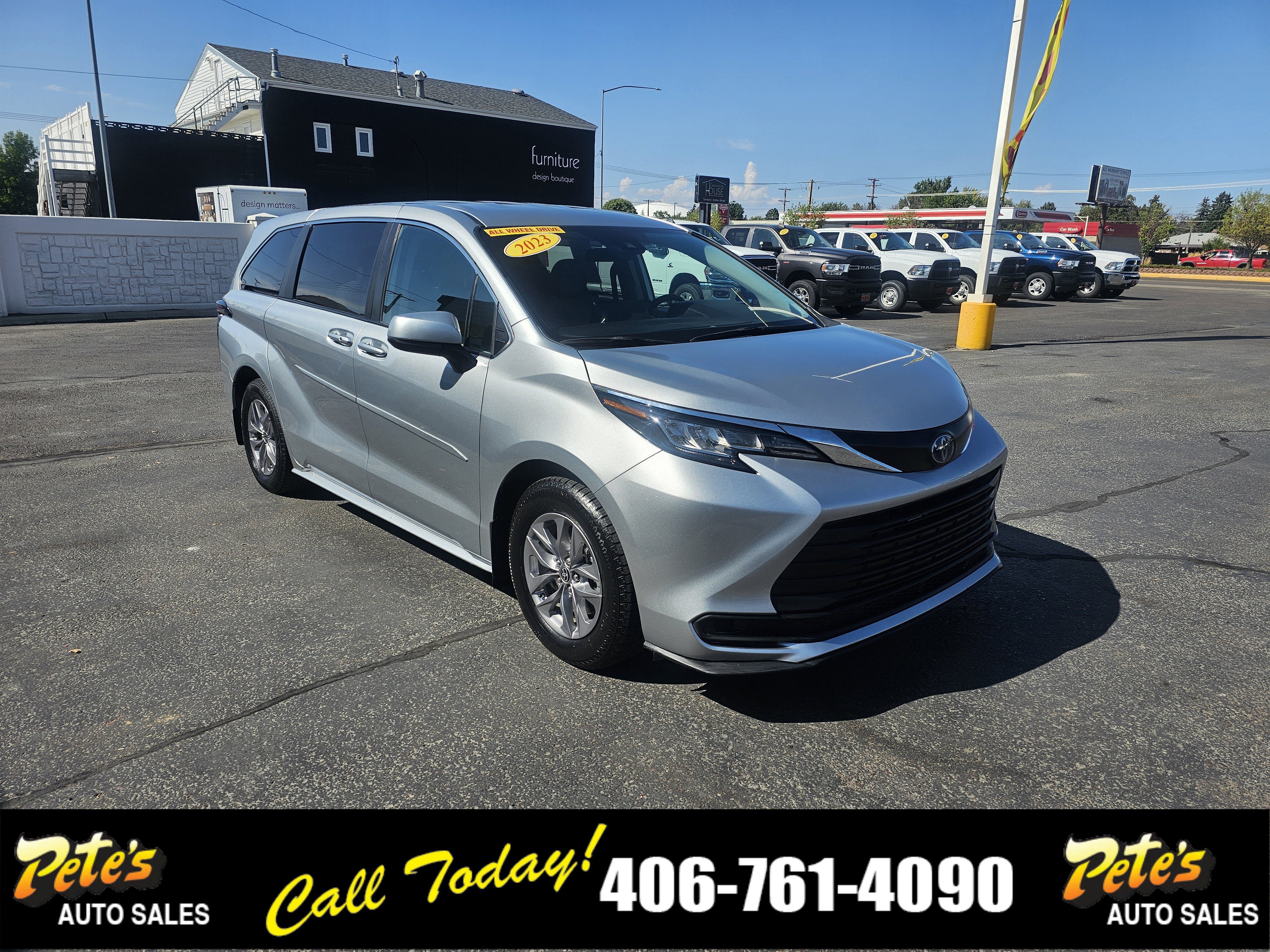 Used 2023 Toyota Sienna LE AWD/4WD image 7