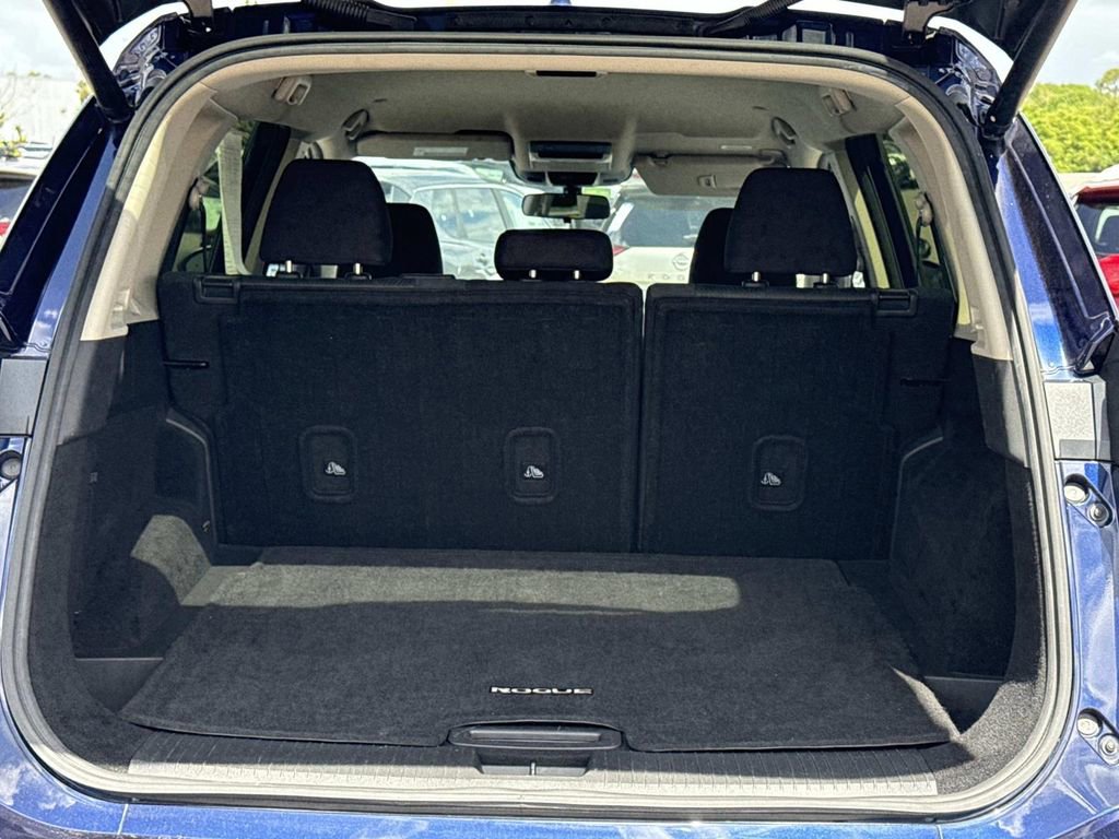Used 2024 Nissan Rogue SV FWD image 12