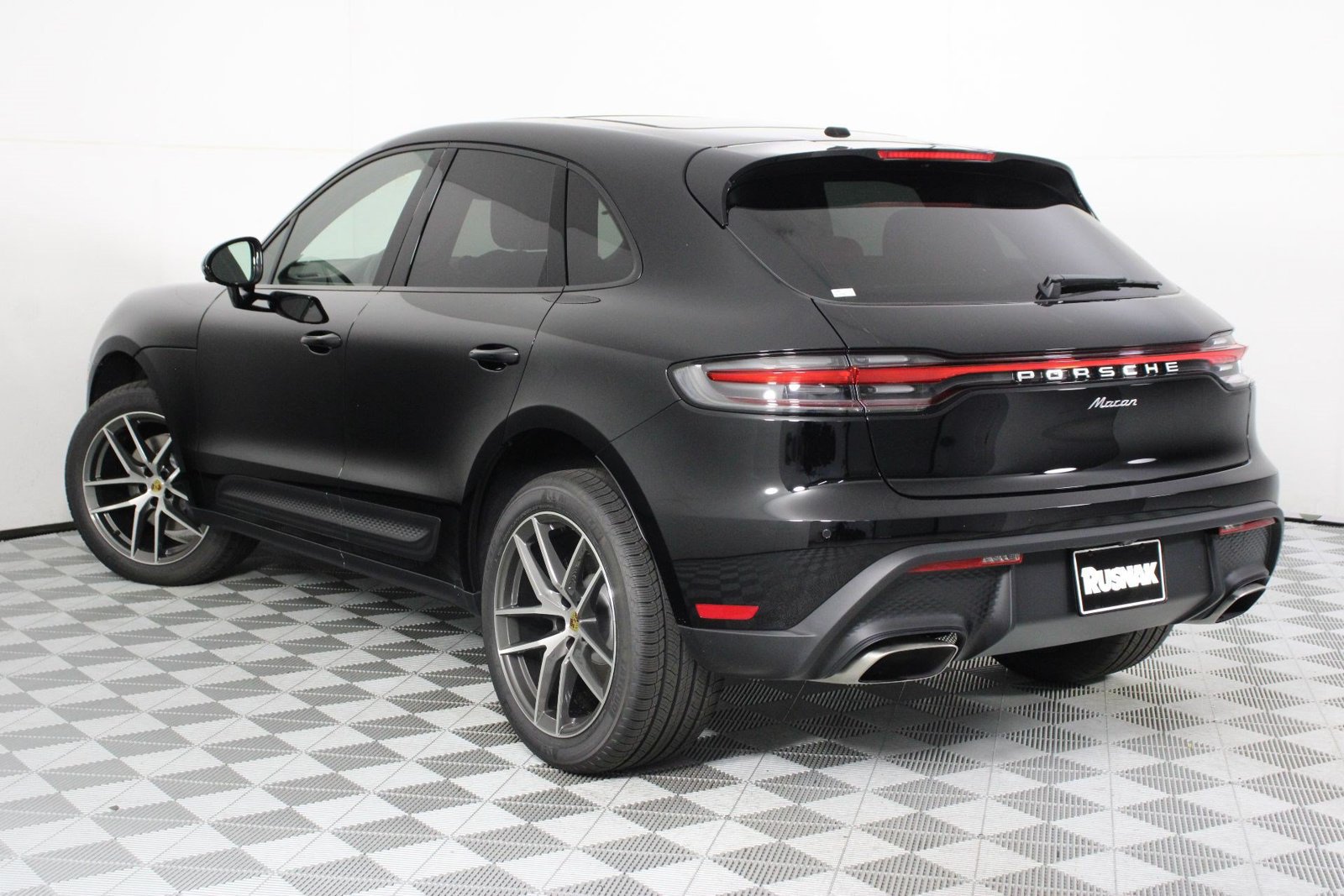 New 2026 Porsche Macan AWD/4WD image 3