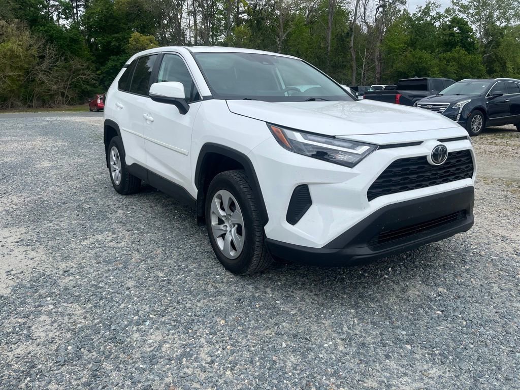 Used 2024 Toyota RAV4 LE AWD/4WD image 7