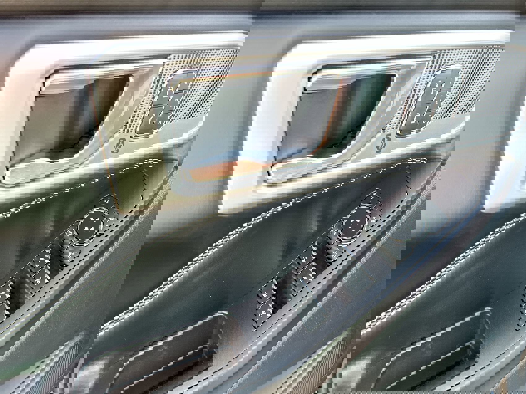 Used 2020 Ford Explorer ST image 13