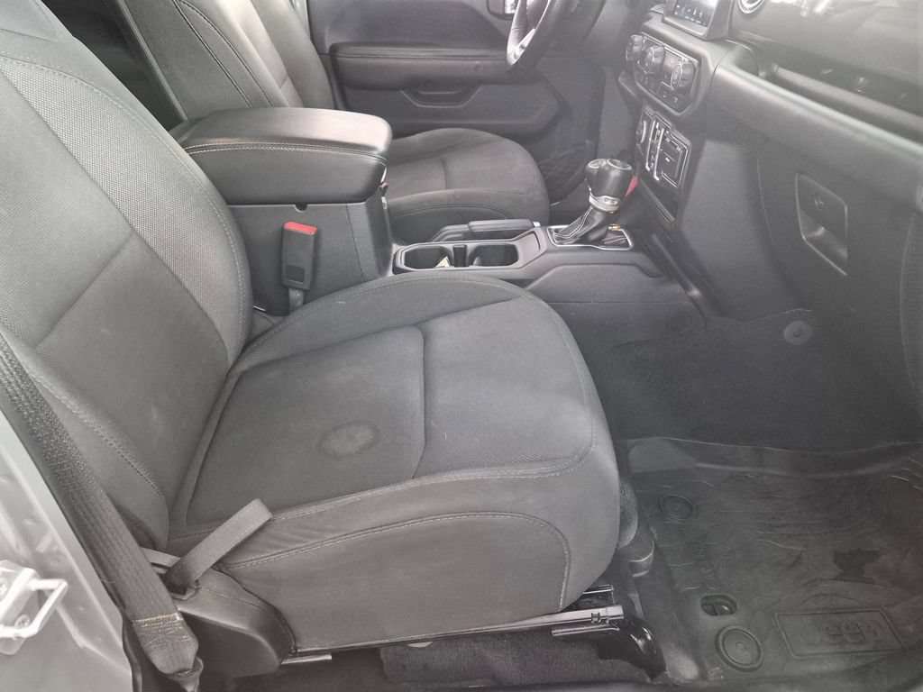 Used 2019 Jeep Wrangler Unlimited Sahara AWD/4WD image 34