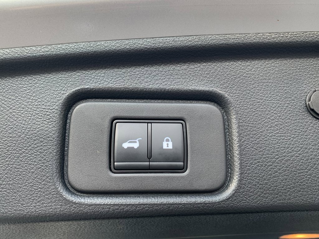 Used 2024 Nissan Pathfinder Platinum w/ Cargo Package image 8