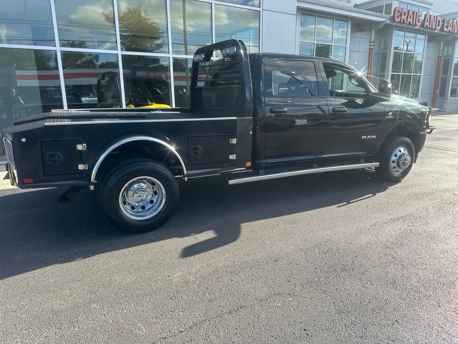 Used 2024 RAM 3500 Big Horn w/ Safety Group AWD/4WD image 3