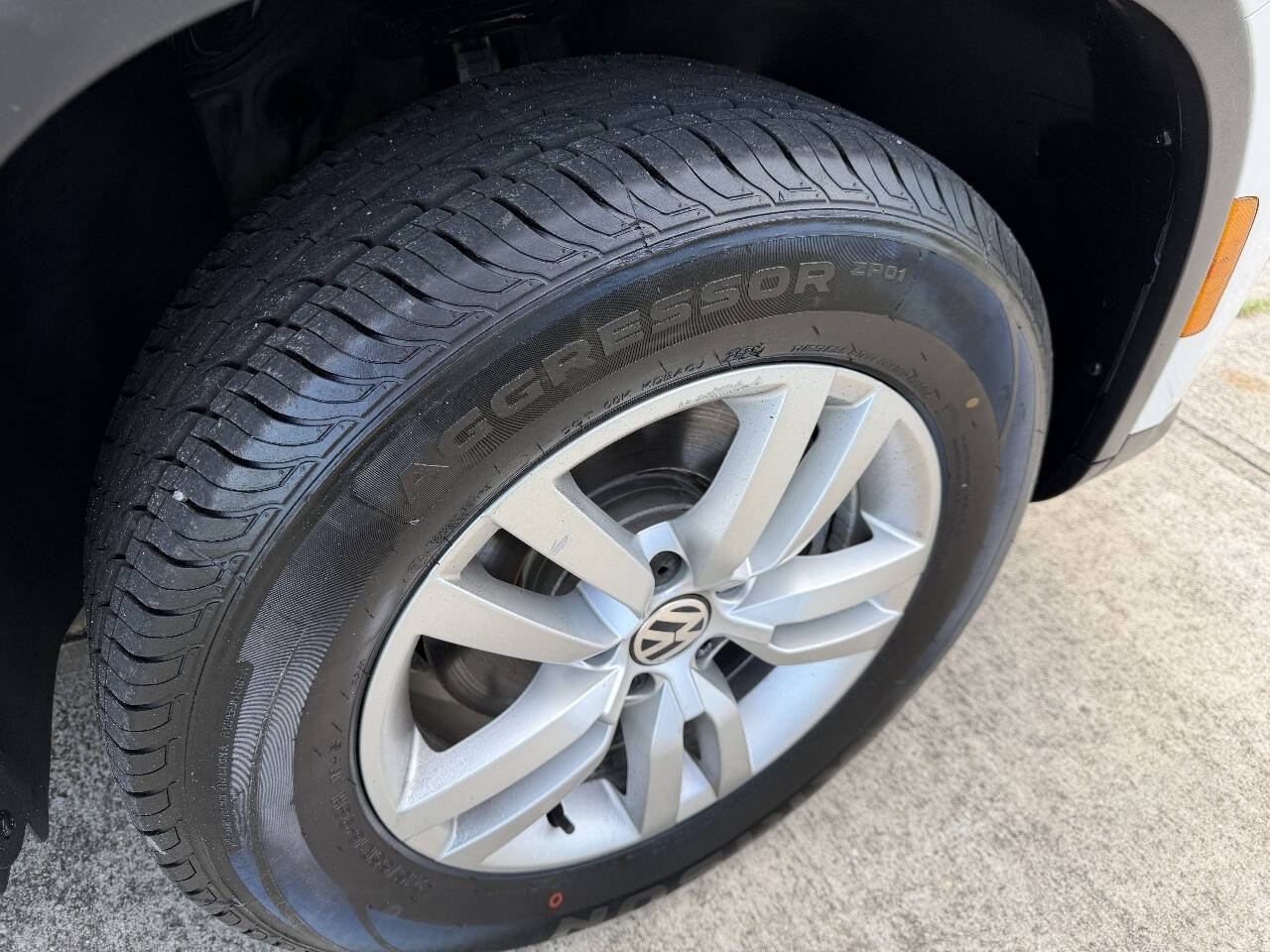Used 2013 Volkswagen Tiguan S FWD image 7